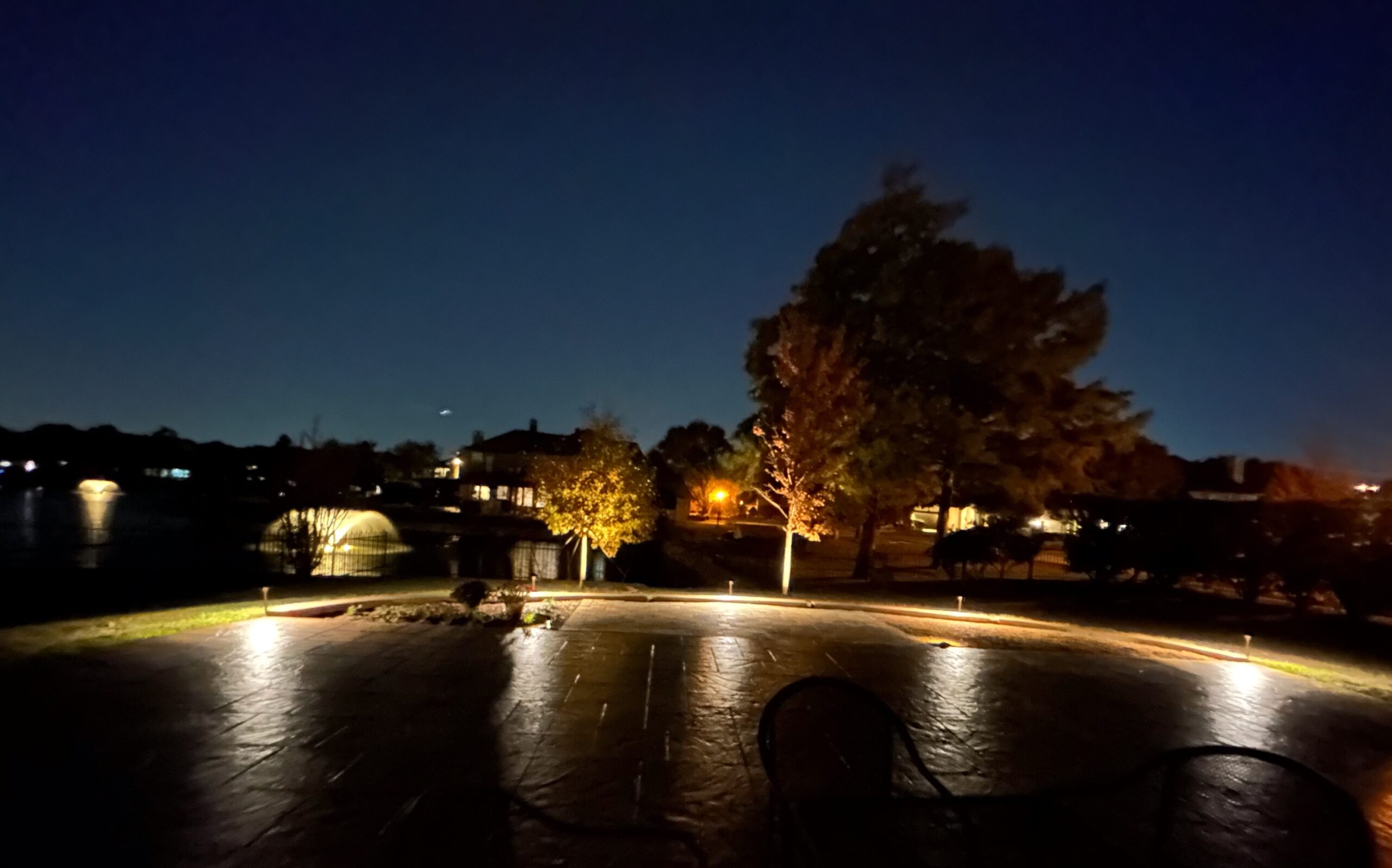 Outdoor-Lighting-at-night-around-pond